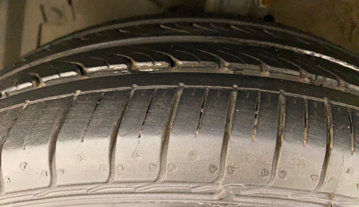 2014 Maruti Ertiga VXI ABS, Petrol, Manual, 45,741 km, Left Front Tyre Tread