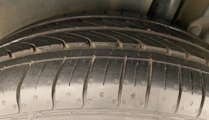 2014 Maruti Ertiga VXI ABS, Petrol, Manual, 45,741 km, Left Rear Tyre Tread