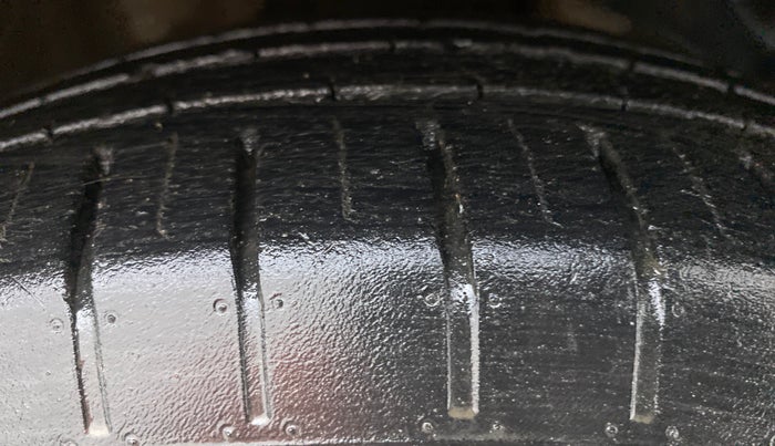 2018 Maruti Swift ZXI (AMT), Petrol, Automatic, 51,081 km, Right Front Tyre Tread