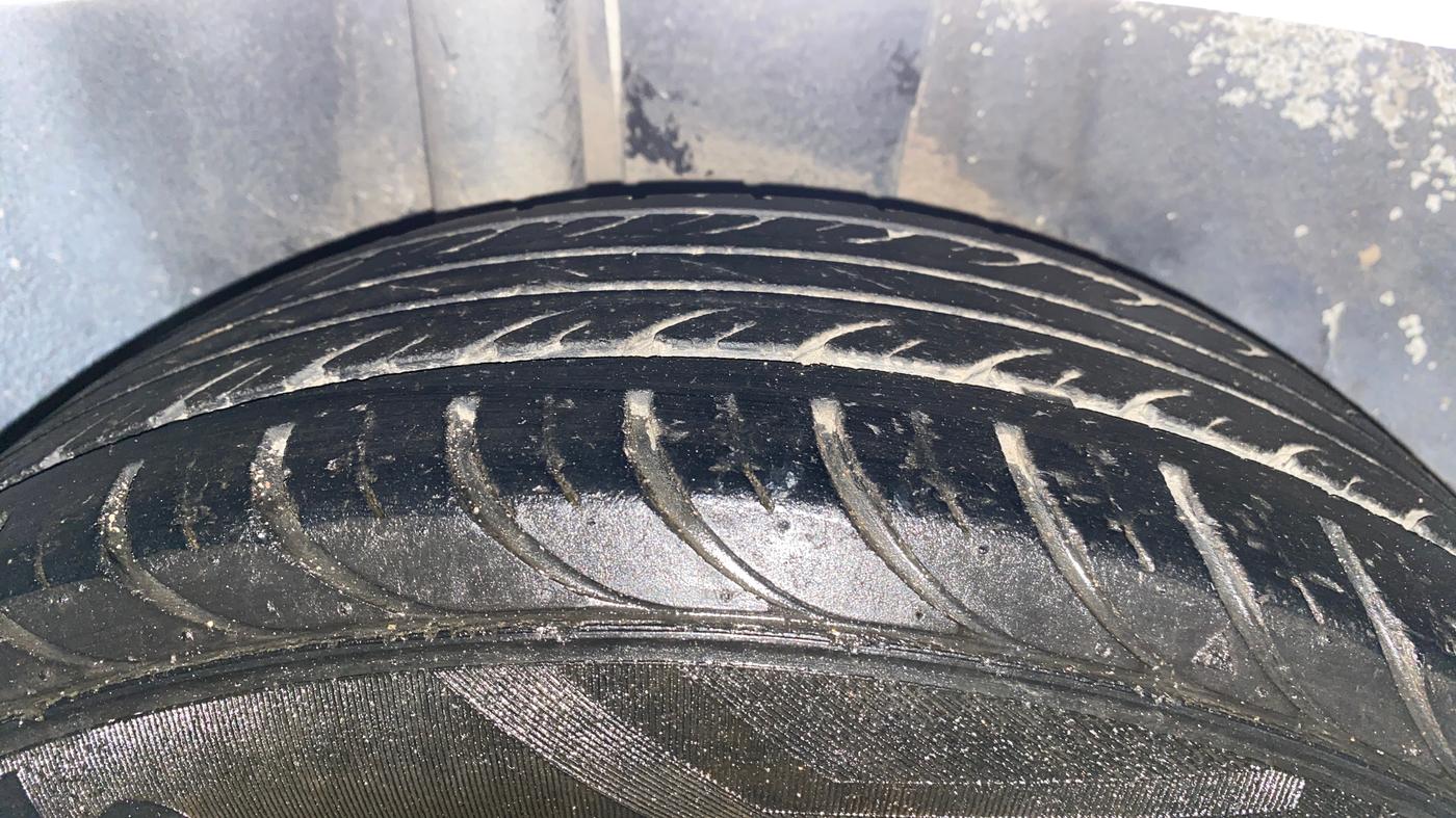 2015 Ford New Figo TITANIUM 1.2 PETROL MT, Petrol, Manual, 77,338 km, Right Rear Tyre Tread