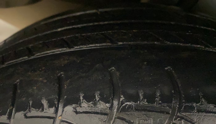 2017 Maruti Ertiga VXI, Petrol, Manual, 62,699 km, Right Rear Tyre Tread