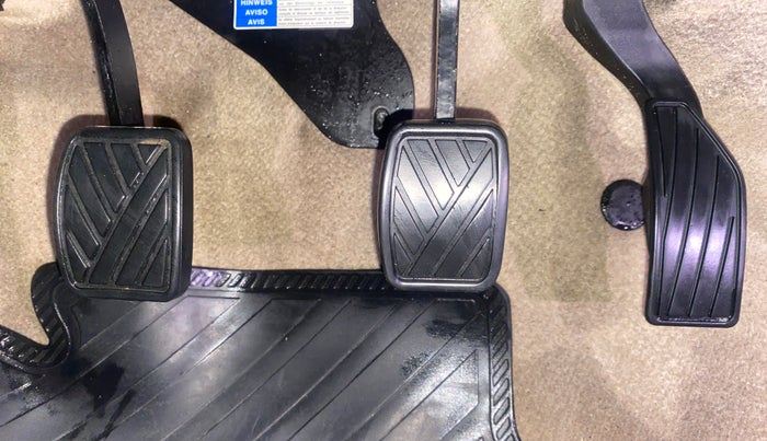 2017 Maruti Ertiga VXI, Petrol, Manual, 62,699 km, Pedals