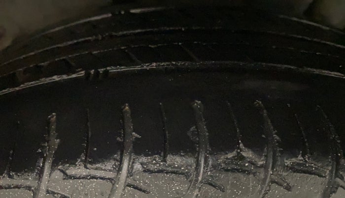 2017 Maruti Ertiga VXI, Petrol, Manual, 62,699 km, Left Rear Tyre Tread