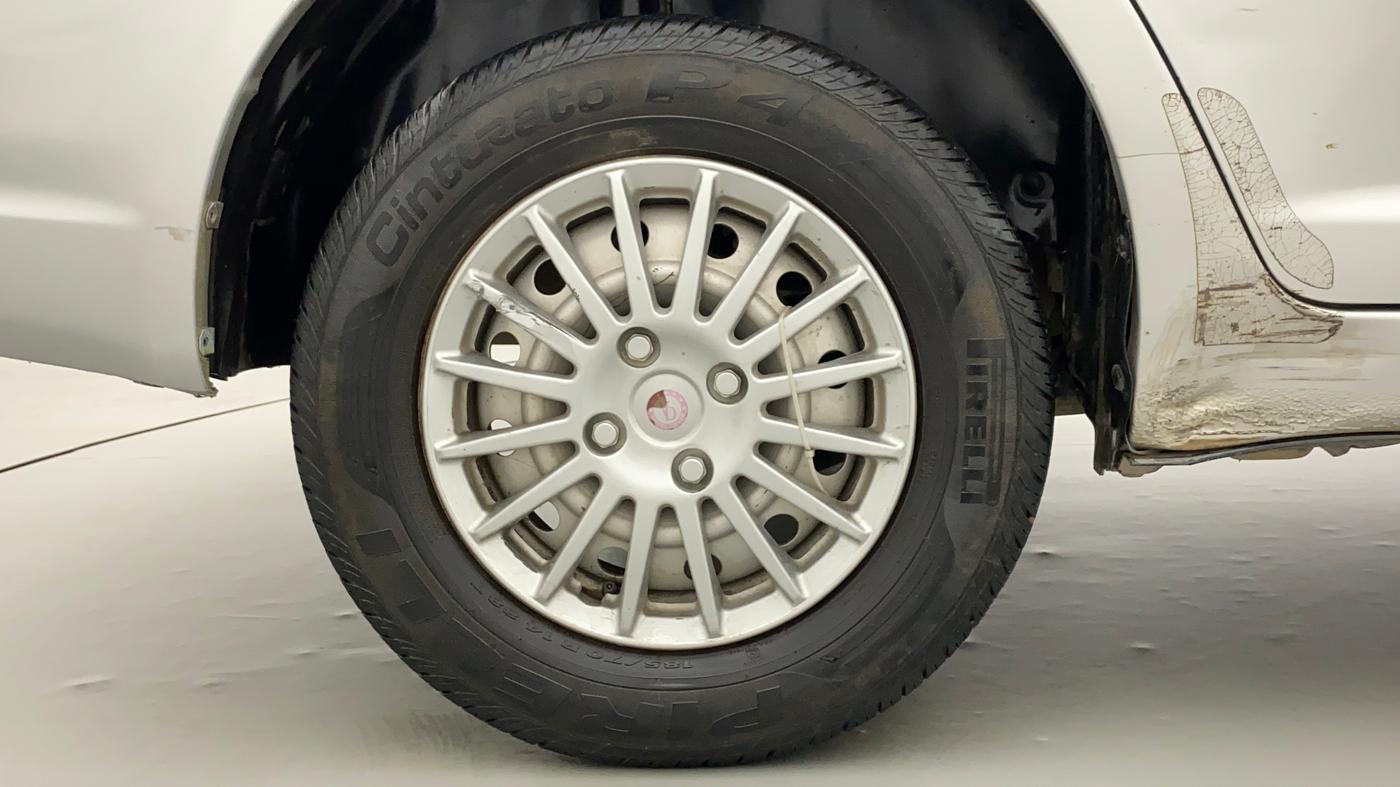 2010 Maruti Swift Dzire LXI, Petrol, Manual, 90,684 km, Right Rear Wheel