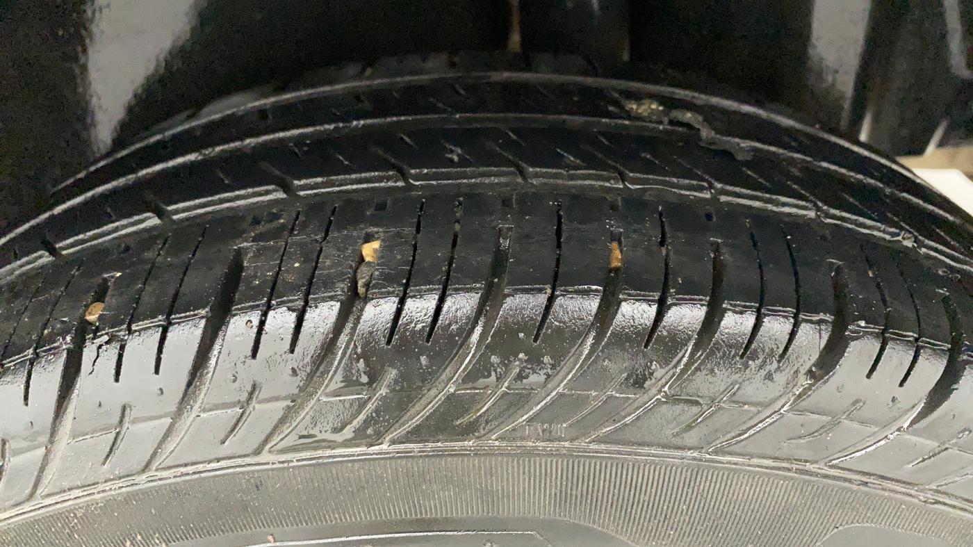 2010 Maruti Swift Dzire LXI, Petrol, Manual, 90,684 km, Left Rear Tyre Tread