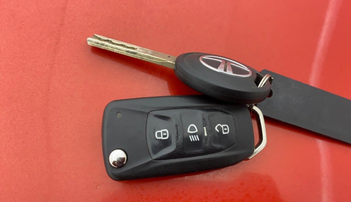 2020 Tata Tiago XZ PLUS PETROL, Petrol, Manual, 35,688 km, Key Close Up