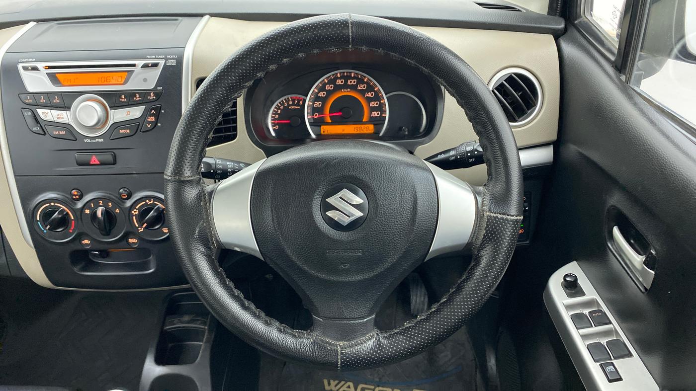 2016 Maruti Wagon R 1.0 VXI OPT, Petrol, Manual, 19,828 km, Steering Wheel Close Up