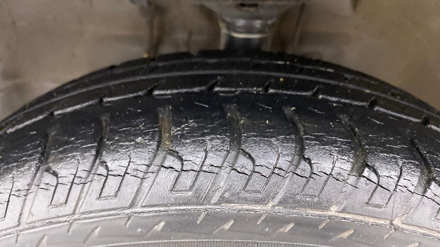 2016 Maruti Wagon R 1.0 VXI OPT, Petrol, Manual, 19,828 km, Left Front Tyre Tread