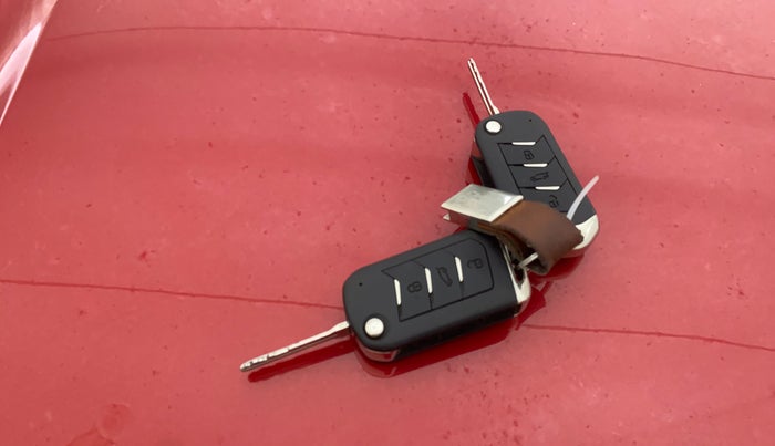 2021 Mahindra XUV700 AX 5 P MT 5 STR, Petrol, Manual, 83,425 km, Key Close Up