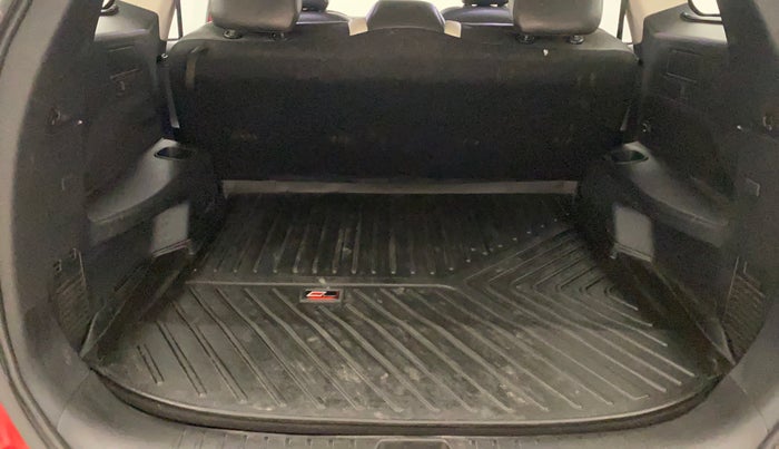 2021 Mahindra XUV700 AX 5 P MT 5 STR, Petrol, Manual, 83,425 km, Boot Inside