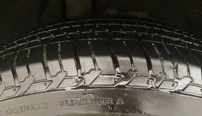 2021 Mahindra XUV700 AX 5 P MT 5 STR, Petrol, Manual, 83,425 km, Right Rear Tyre Tread