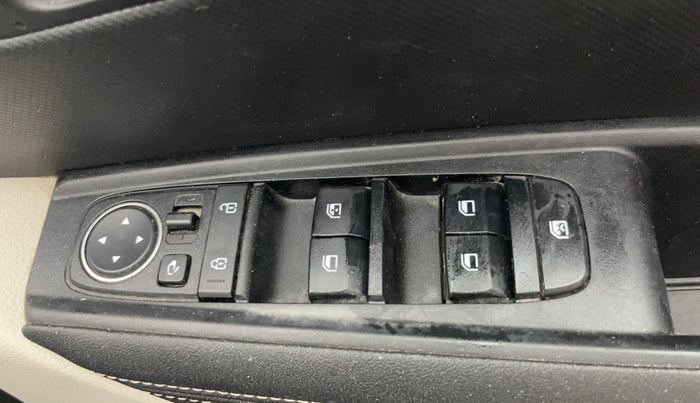 2023 KIA SONET HTX 1.0 DCT, Petrol, Automatic, 49,998 km, Driver Side Door Panels Control