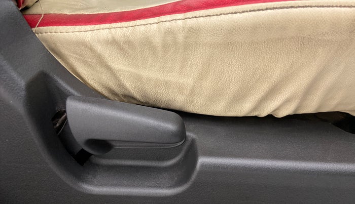 2014 Maruti Wagon R 1.0 VXI, Petrol, Manual, 31,677 km, Driver Side Adjustment Panel