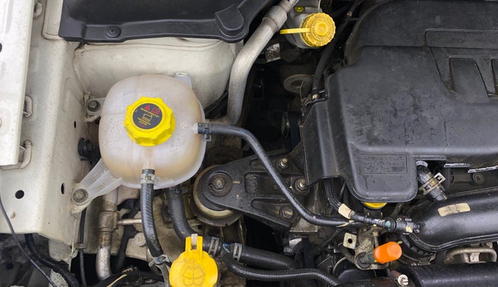 2020 Mahindra XUV300 W6 1.2 PETROL, Petrol, Manual, 53,618 km, Engine View - Right