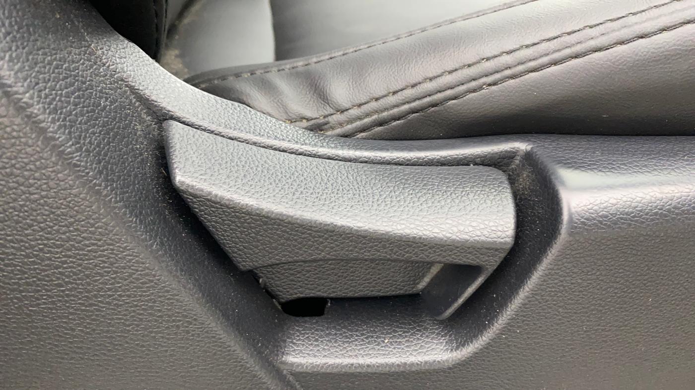 2020 Mahindra XUV300 W6 1.2 PETROL, Petrol, Manual, 53,618 km, Driver Side Adjustment Panel