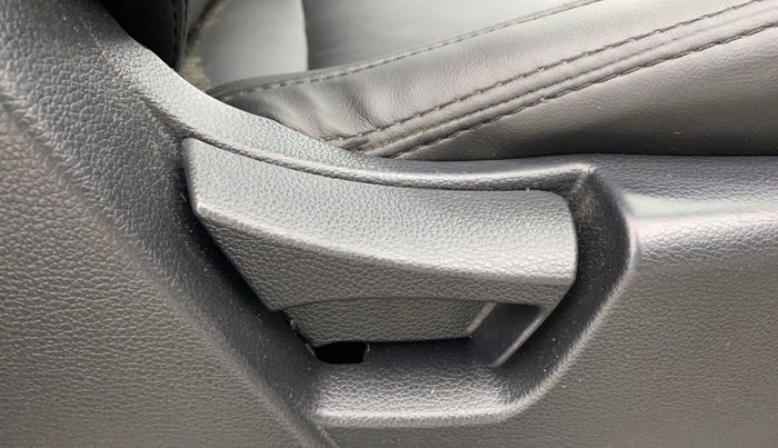 2020 Mahindra XUV300 W6 1.2 PETROL, Petrol, Manual, 53,618 km, Driver Side Adjustment Panel