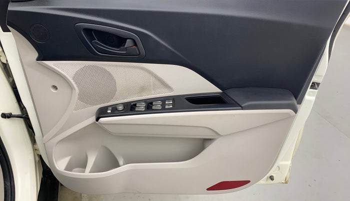 2020 Mahindra XUV300 W6 1.2 PETROL, Petrol, Manual, 53,618 km, Driver Side Door Panels Control