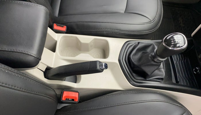 2020 Mahindra XUV300 W6 1.2 PETROL, Petrol, Manual, 53,618 km, Gear Lever