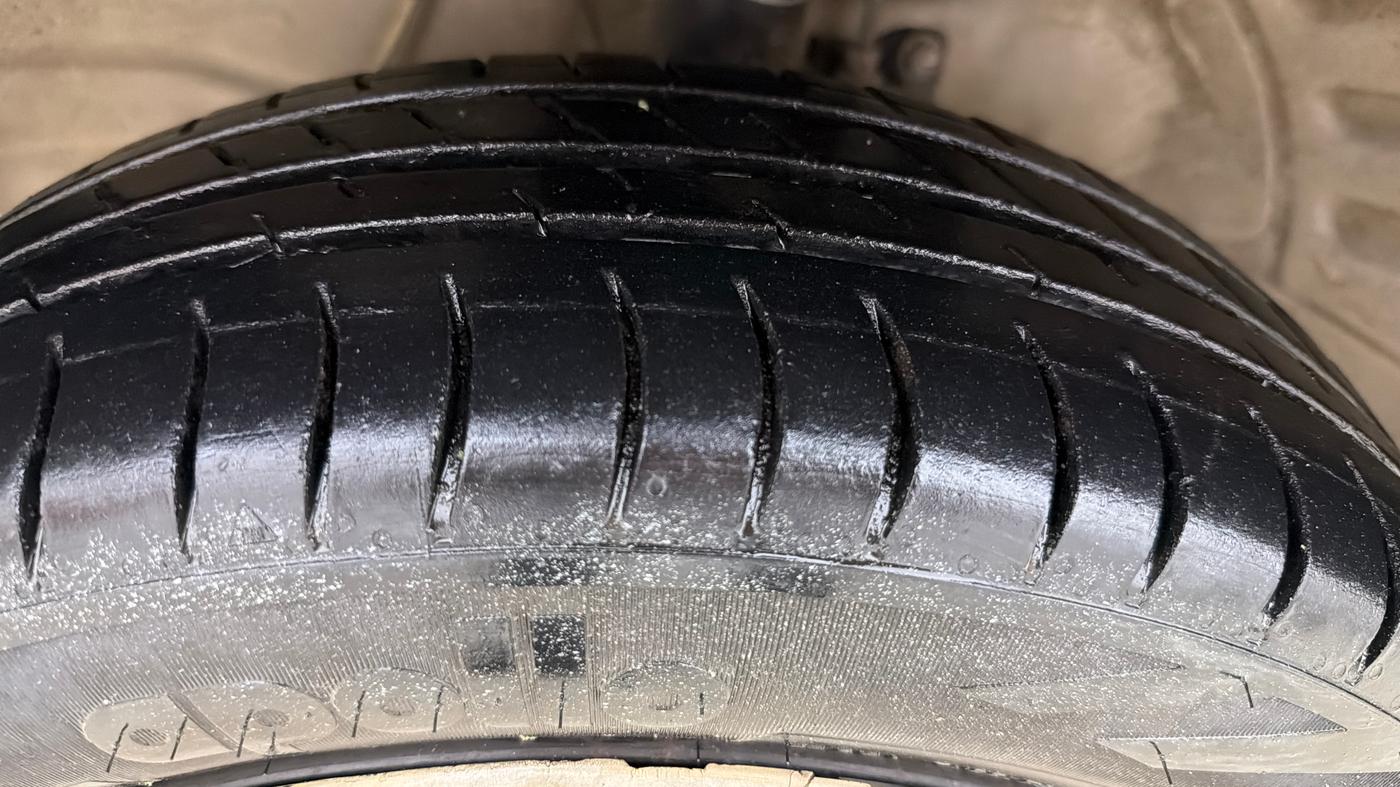 2016 Maruti Wagon R 1.0 VXI (O) AMT, Petrol, Automatic, 52,231 km, Left Front Tyre Tread