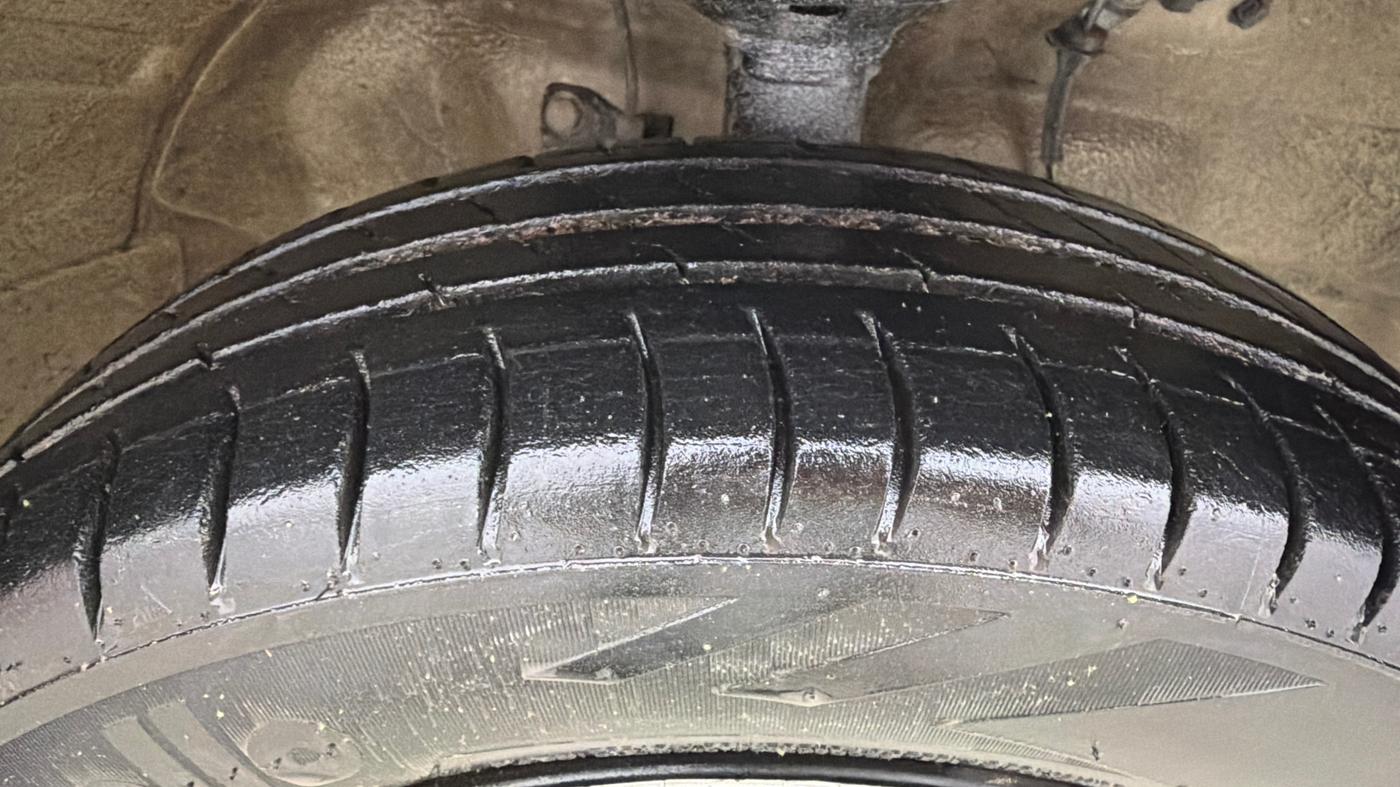 2016 Maruti Wagon R 1.0 VXI (O) AMT, Petrol, Automatic, 52,231 km, Right Front Tyre Tread