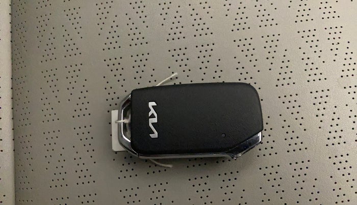 2024 KIA SONET HTX 1.0 TURBO PETROL IMT, Petrol, Manual, 33,874 km, Key Close Up