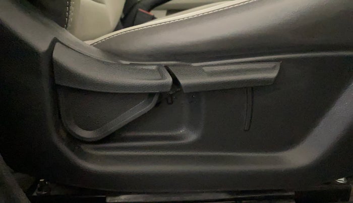 2024 KIA SONET HTX 1.0 TURBO PETROL IMT, Petrol, Manual, 33,874 km, Driver Side Adjustment Panel