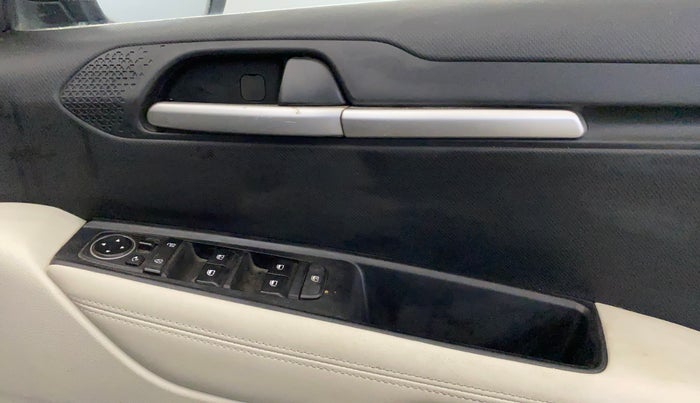 2024 KIA SONET HTX 1.0 TURBO PETROL IMT, Petrol, Manual, 33,874 km, Driver Side Door Panels Control