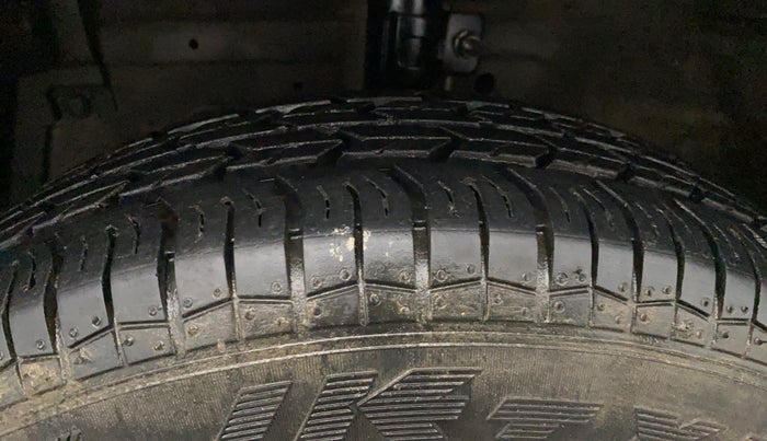 2015 Maruti Swift Dzire VXI, Petrol, Manual, 44,796 km, Left Front Tyre Tread