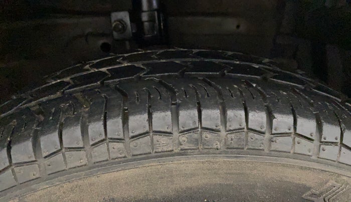 2015 Maruti Swift Dzire VXI, Petrol, Manual, 44,796 km, Right Front Tyre Tread