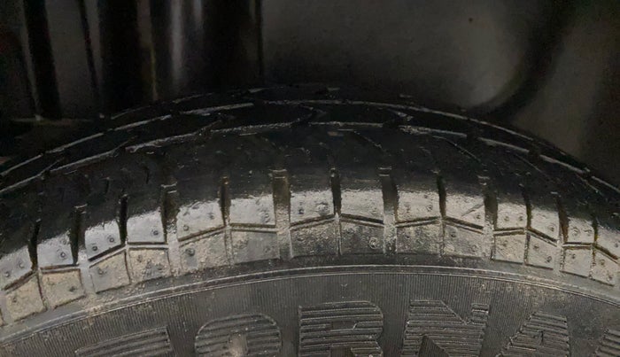 2015 Maruti Swift Dzire VXI, Petrol, Manual, 44,796 km, Right Rear Tyre Tread
