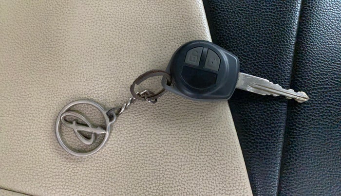 2015 Maruti Swift Dzire VXI, Petrol, Manual, 44,796 km, Key Close Up