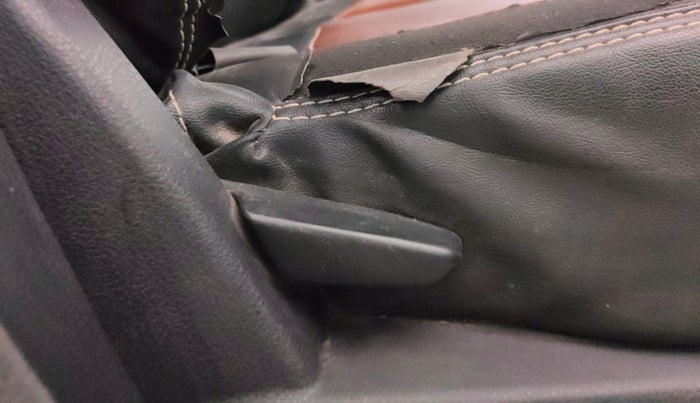 2019 Renault Duster 85 PS RXS MT DIESEL, Diesel, Manual, 1,17,943 km, Driver Side Adjustment Panel