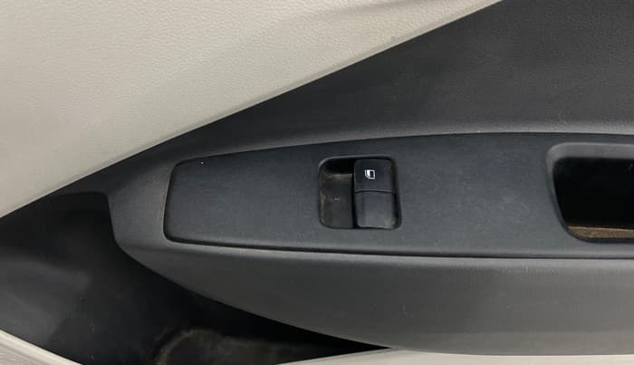 2025 Hyundai AURA E 1.2 CNG, CNG, Manual, 25,289 km, Driver Side Door Panels Control