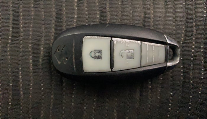 2017 Maruti Baleno ZETA PETROL 1.2, Petrol, Manual, 1,13,433 km, Key Close Up