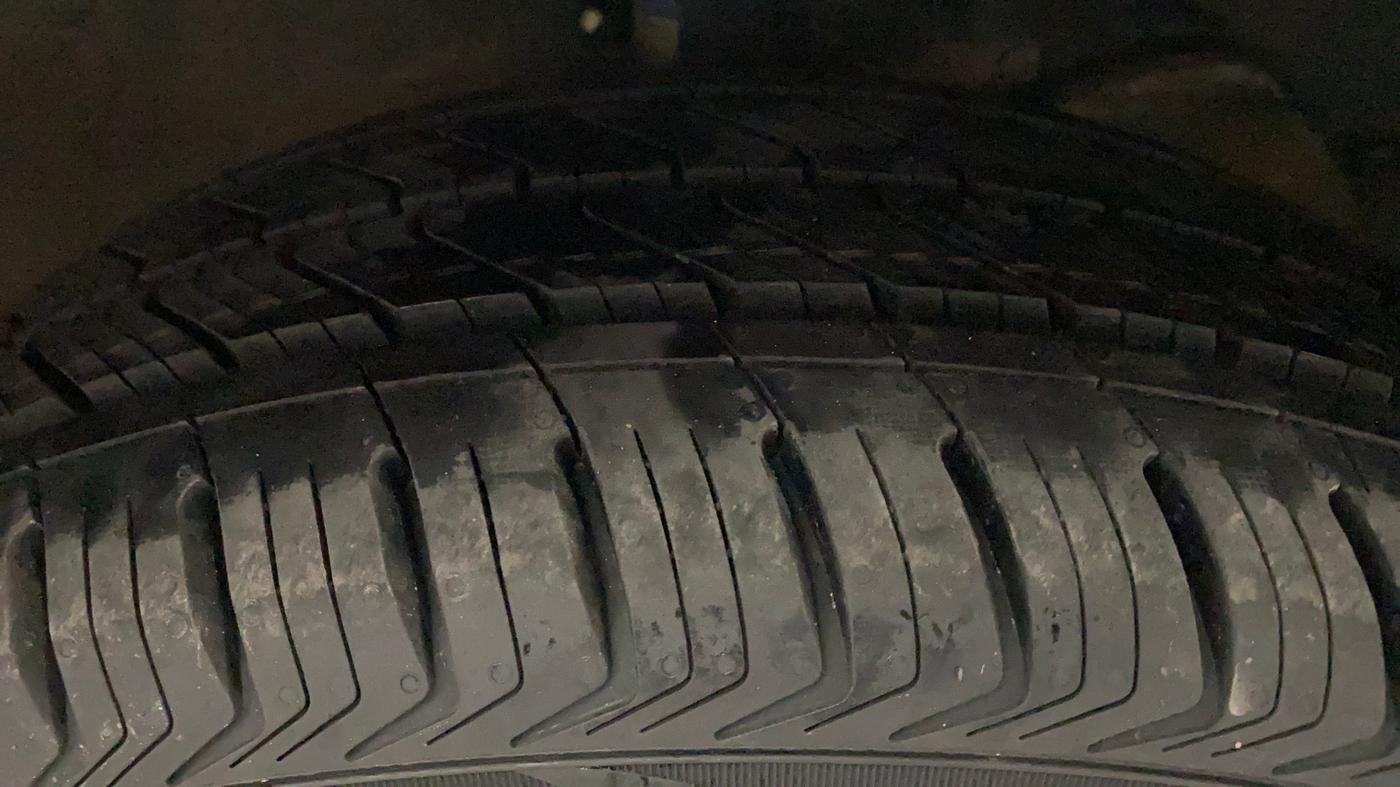 2017 Maruti Baleno ZETA PETROL 1.2, Petrol, Manual, 1,13,433 km, Right Front Tyre Tread