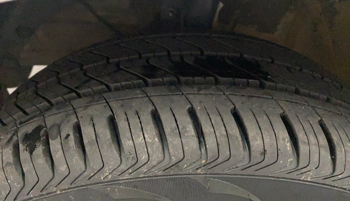 2017 Maruti Baleno ZETA PETROL 1.2, Petrol, Manual, 1,13,433 km, Left Front Tyre Tread