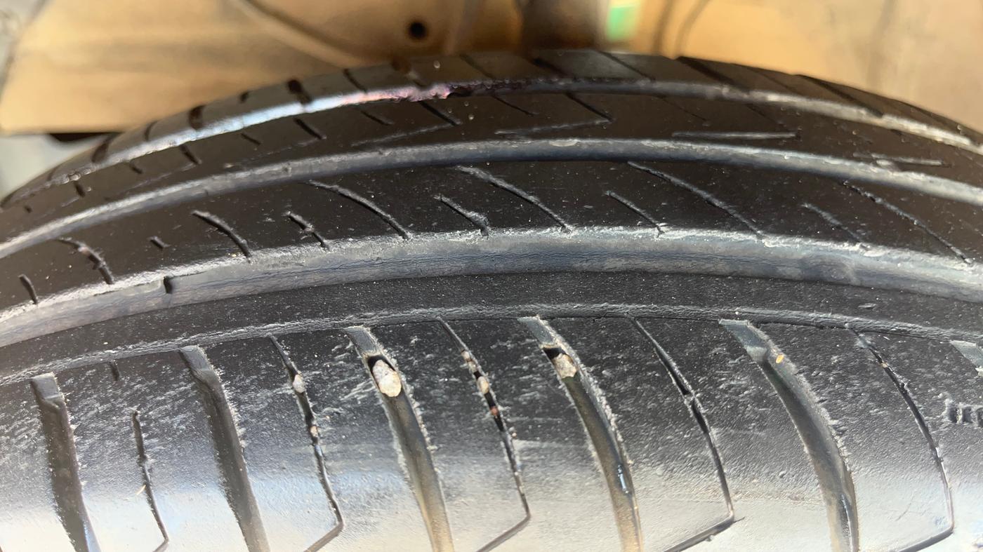 2023 Maruti Swift VXI, Petrol, Manual, 22,332 km, Left Front Tyre Tread