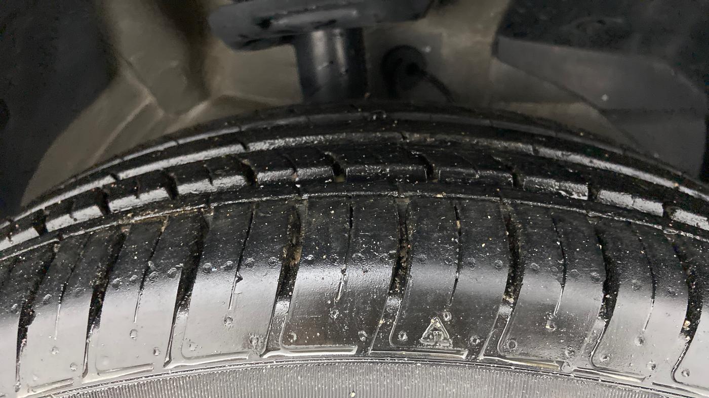 2021 MG HECTOR SMART HYBRID 1.5 PETROL, Petrol, Manual, 2,672 km, Right Front Tyre Tread