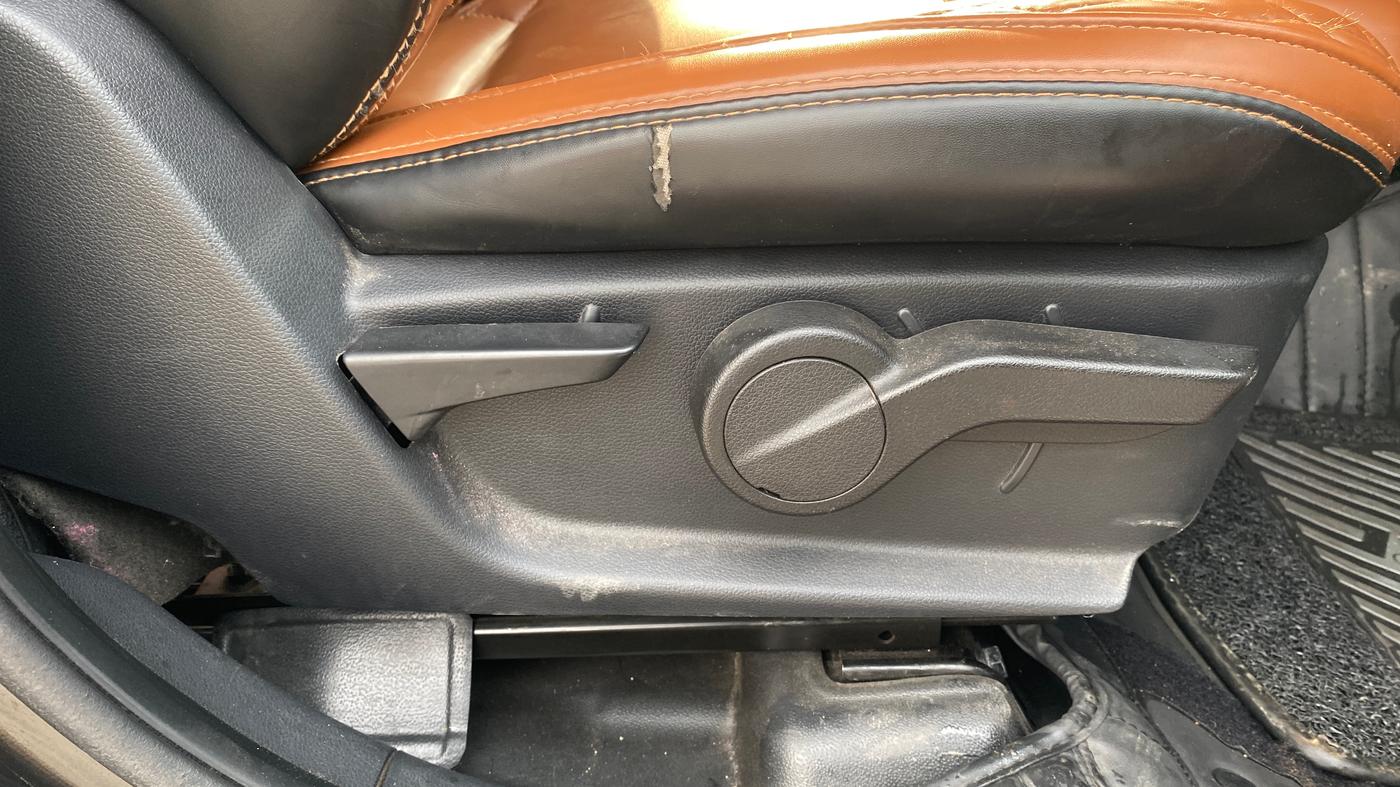2022 Mahindra Thar LX HARD TOP 4WD MT, Diesel, Manual, 47,132 km, Driver Side Adjustment Panel