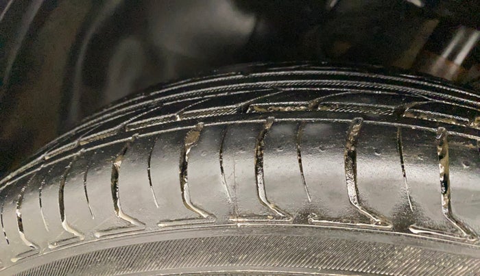 2021 Tata ALTROZ XE PETROL, CNG, Manual, 86,134 km, Left Front Tyre Tread