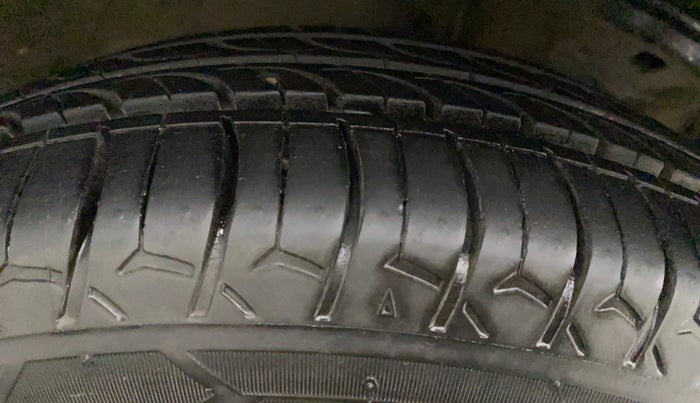 2014 Maruti Wagon R 1.0 VXI, Petrol, Manual, 53,113 km, Left Rear Tyre Tread