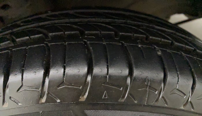 2014 Maruti Wagon R 1.0 VXI, Petrol, Manual, 53,113 km, Left Front Tyre Tread