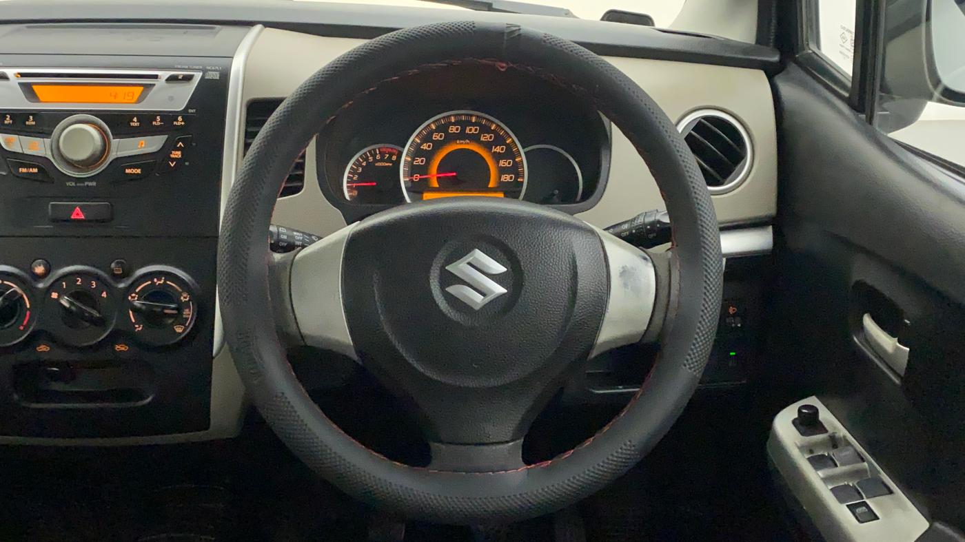 2014 Maruti Wagon R 1.0 VXI, Petrol, Manual, 53,113 km, Steering Wheel Close Up