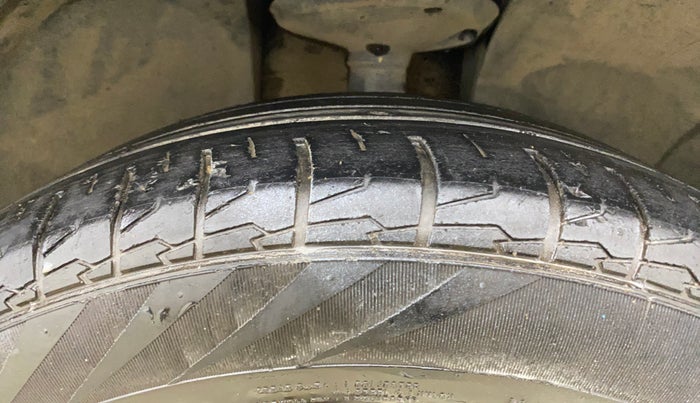 2021 Renault Duster RXZ 1.3 TURBO PETROL CVT, Petrol, Automatic, 57,728 km, Right Front Tyre Tread