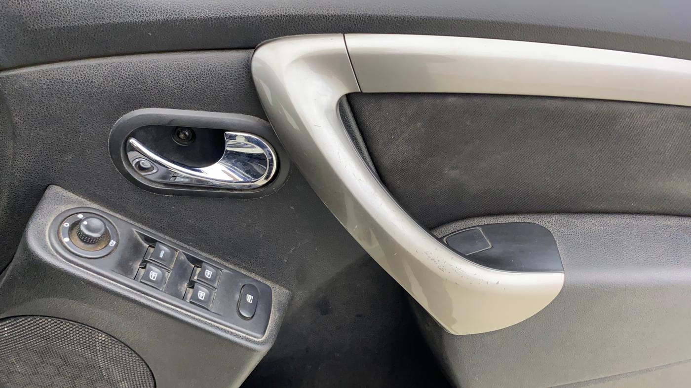 2021 Renault Duster RXZ 1.3 TURBO PETROL CVT, Petrol, Automatic, 57,728 km, Driver Side Door Panels Control