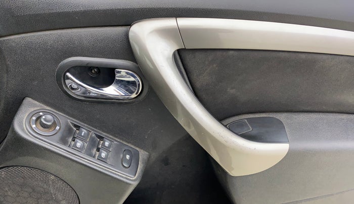 2021 Renault Duster RXZ 1.3 TURBO PETROL CVT, Petrol, Automatic, 57,728 km, Driver Side Door Panels Control