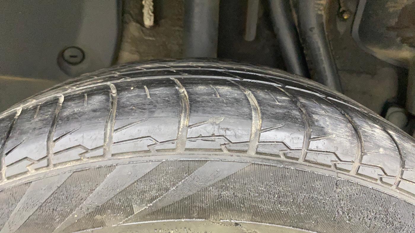 2021 Renault Duster RXZ 1.3 TURBO PETROL CVT, Petrol, Automatic, 57,728 km, Right Rear Tyre Tread