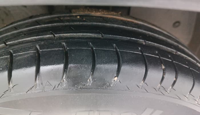 2018 Renault Kwid RXL, Petrol, Manual, 74,196 km, Right Front Tyre Tread