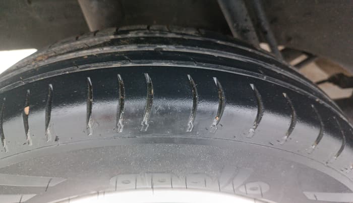 2018 Renault Kwid RXL, Petrol, Manual, 74,196 km, Right Rear Tyre Tread