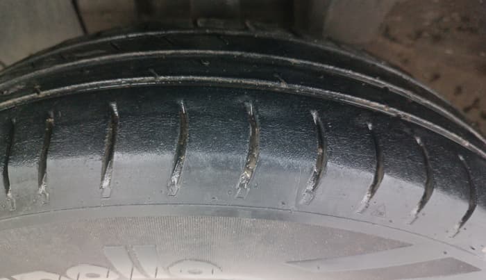 2018 Renault Kwid RXL, Petrol, Manual, 74,196 km, Left Front Tyre Tread